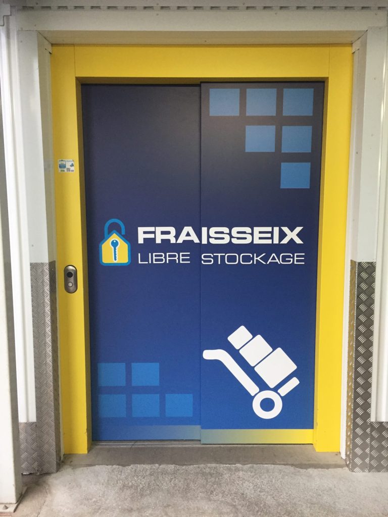 Ascenseur 1600kg pour accès étage aux entrepôts de libre stockage de Fraisseix