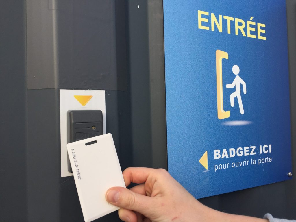 Accès contrôlé 7j/7 24h/24 aux entrepôts de libre stockage de Fraisseix